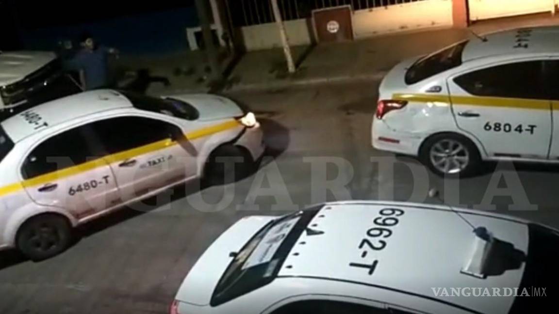 Irrumpen taxistas de forma violenta en colonia Zaragoza de Saltillo; golpean a dos familias y causan daños (videos)