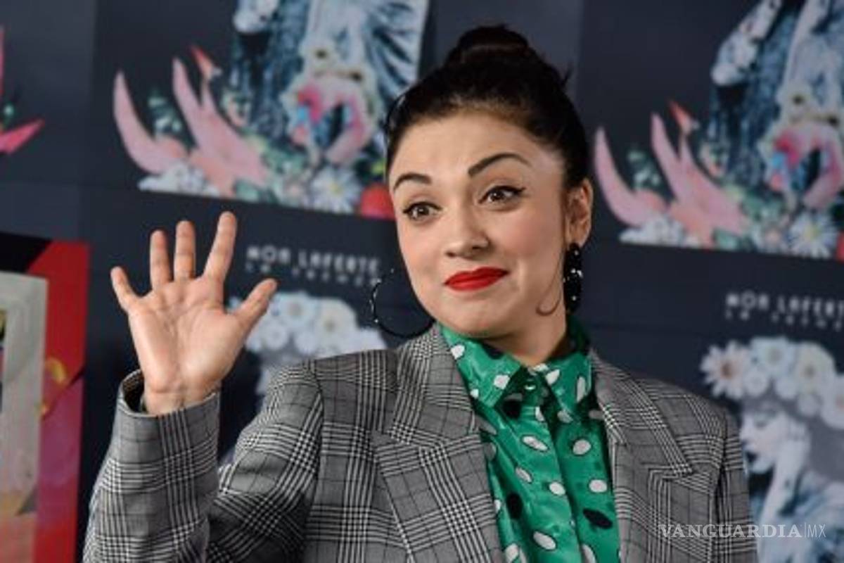 Mon Laferte molesta con reportero por una pregunta machista (video)