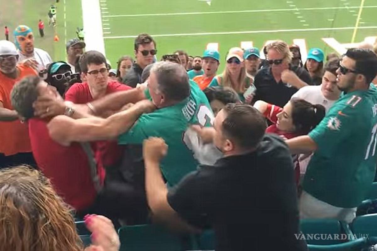 Fans de los Delfines de Miami golpean a abuelo frente a sus nietos (video)