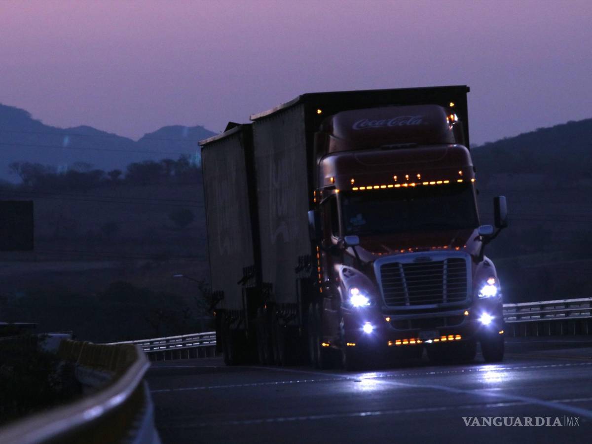 $!Los legisladores priistas advirtieron del impacto que genera en el transporte de carga, lo cual se reflejad en los productos que movilizan.