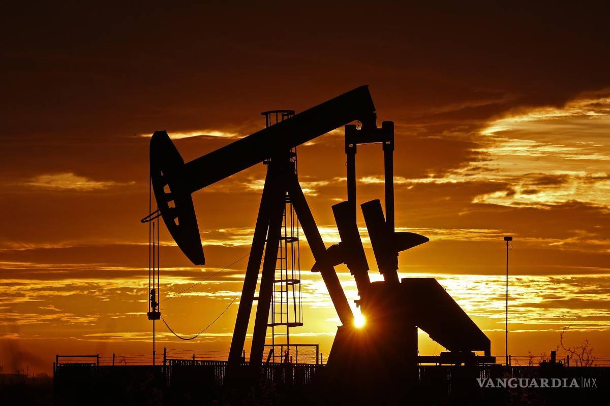 Cae un 7.65% el petróleo de Texas tras respuesta arancelaria china y toca niveles de covid-19