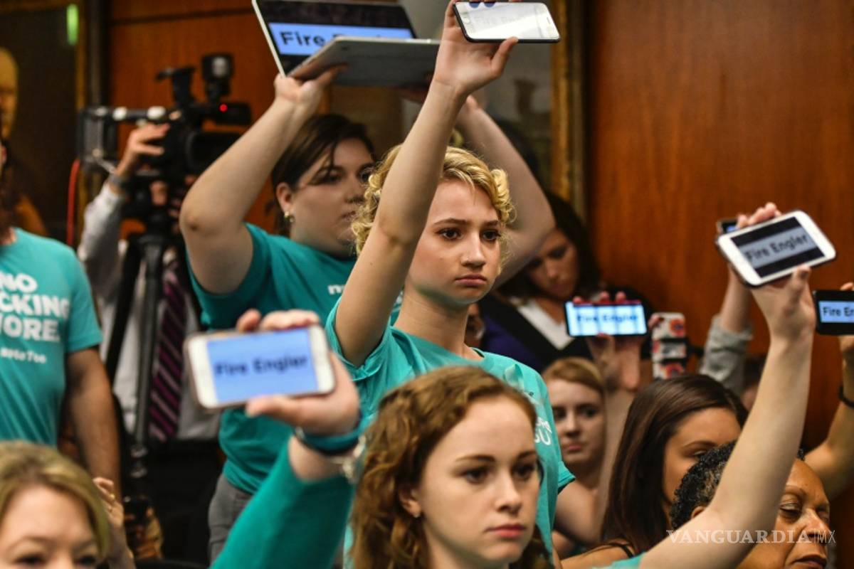 120 víctimas de Nassar piden el despido de John Engler