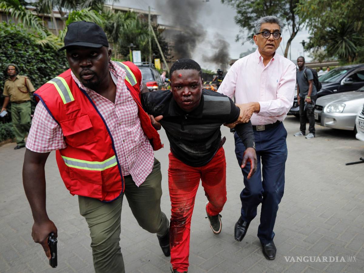$!Turistas de un hotel en Nairobi corren por sus vidas tras ataque terrorista (fotogalería)