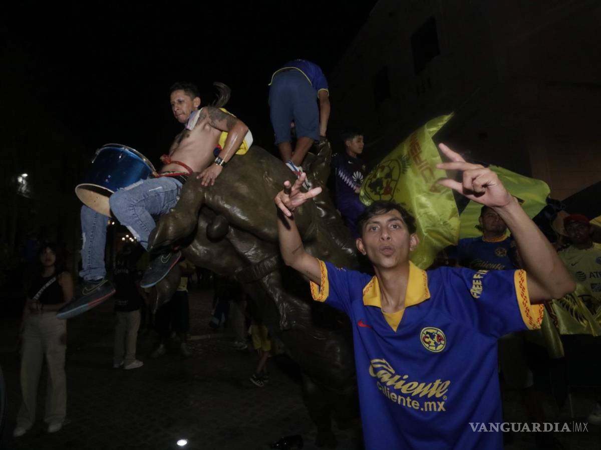 $!También sobre el toro del Paseo Capital festejaron.