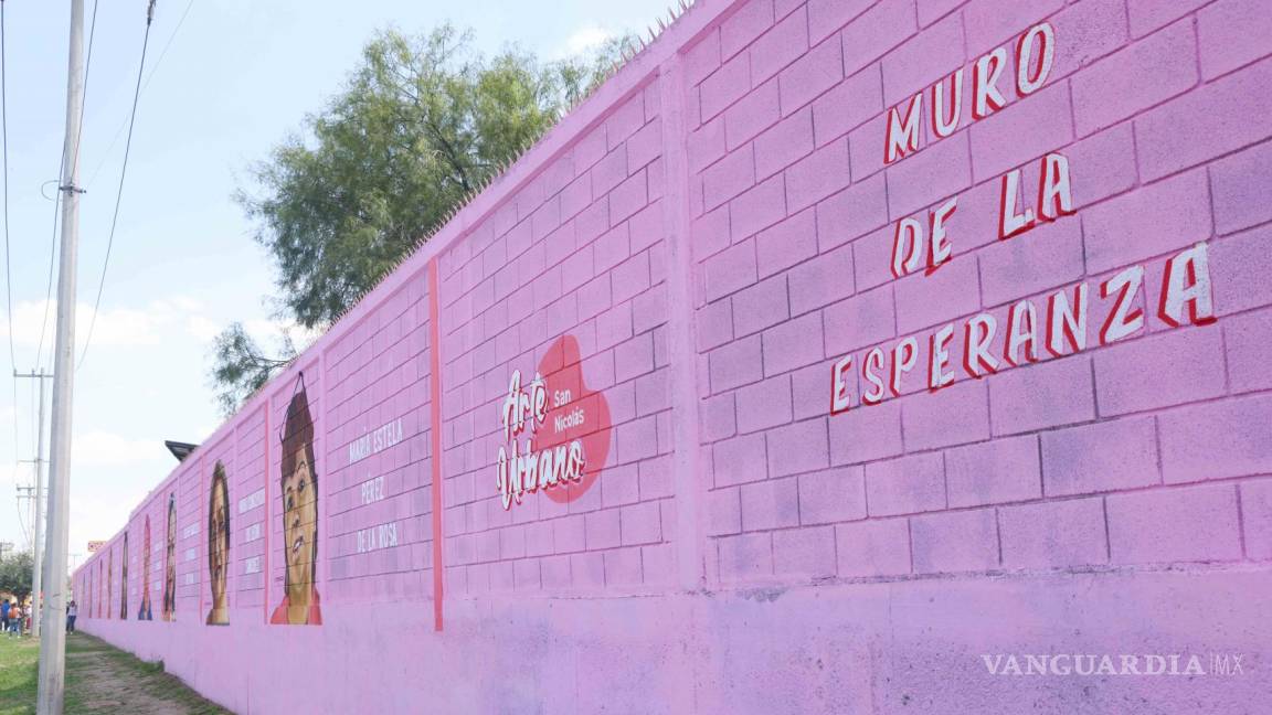 Honran a mujeres sobrevivientes de cáncer con mural, en Nuevo León