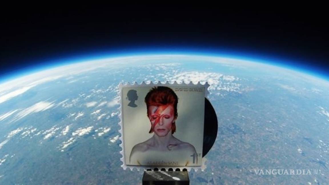 Lanzan sellos conmemorativos de David Bowie al espacio