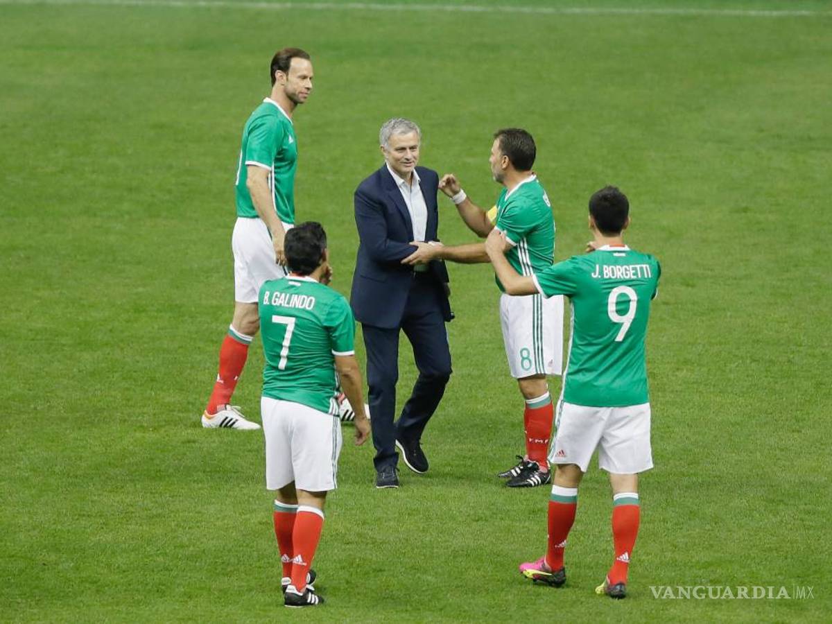 $!Brilla el Estadio Azteca con duelo de leyendas y goles de Figo