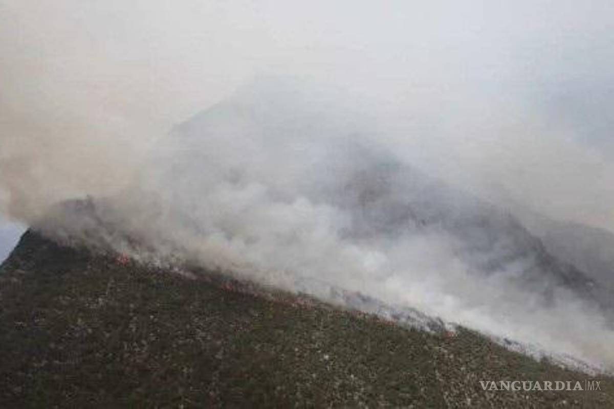 Ya lleva 10 días el incendio forestal en Santa Catarina, Nuevo León