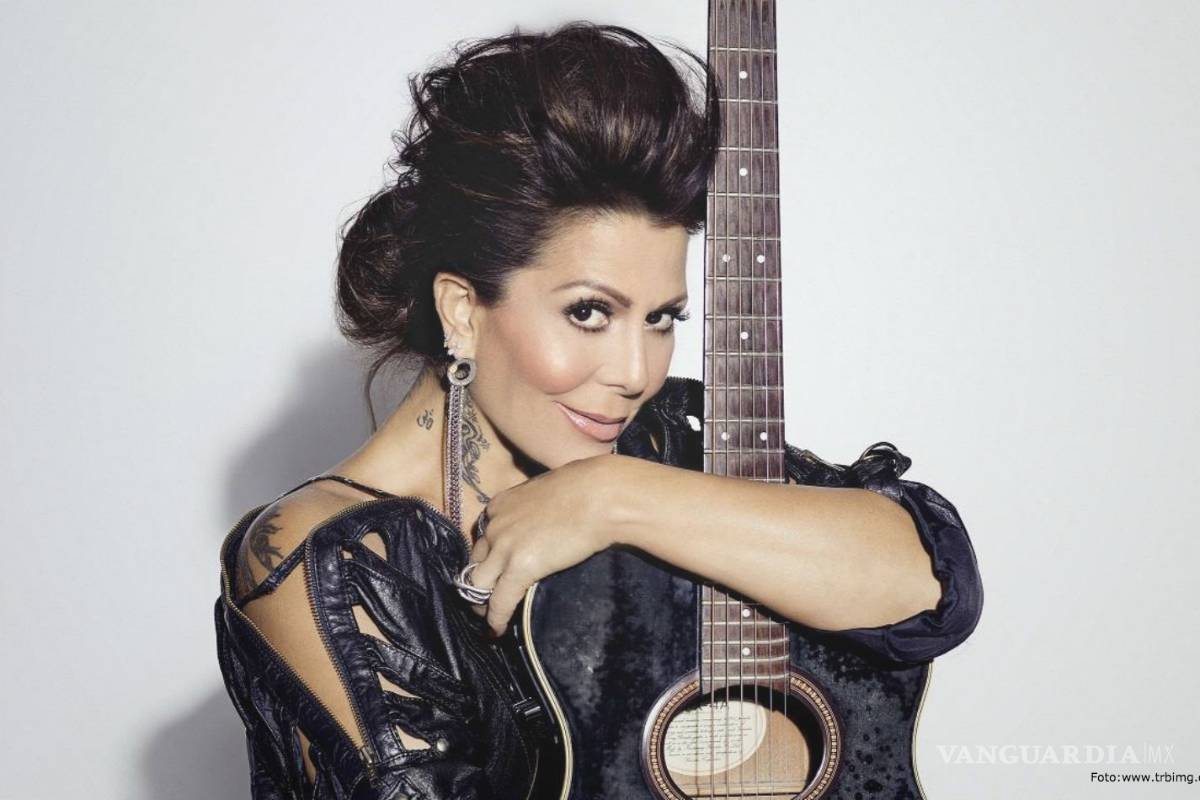 Alejandra Guzmán presume su talento como pintora