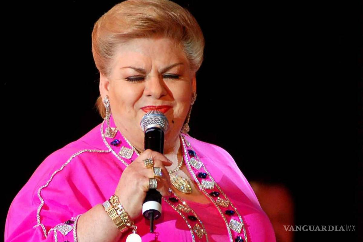 Un imitador de ‘Paquita la del Barrio’ fue quien le cantó a Peña Nieto
