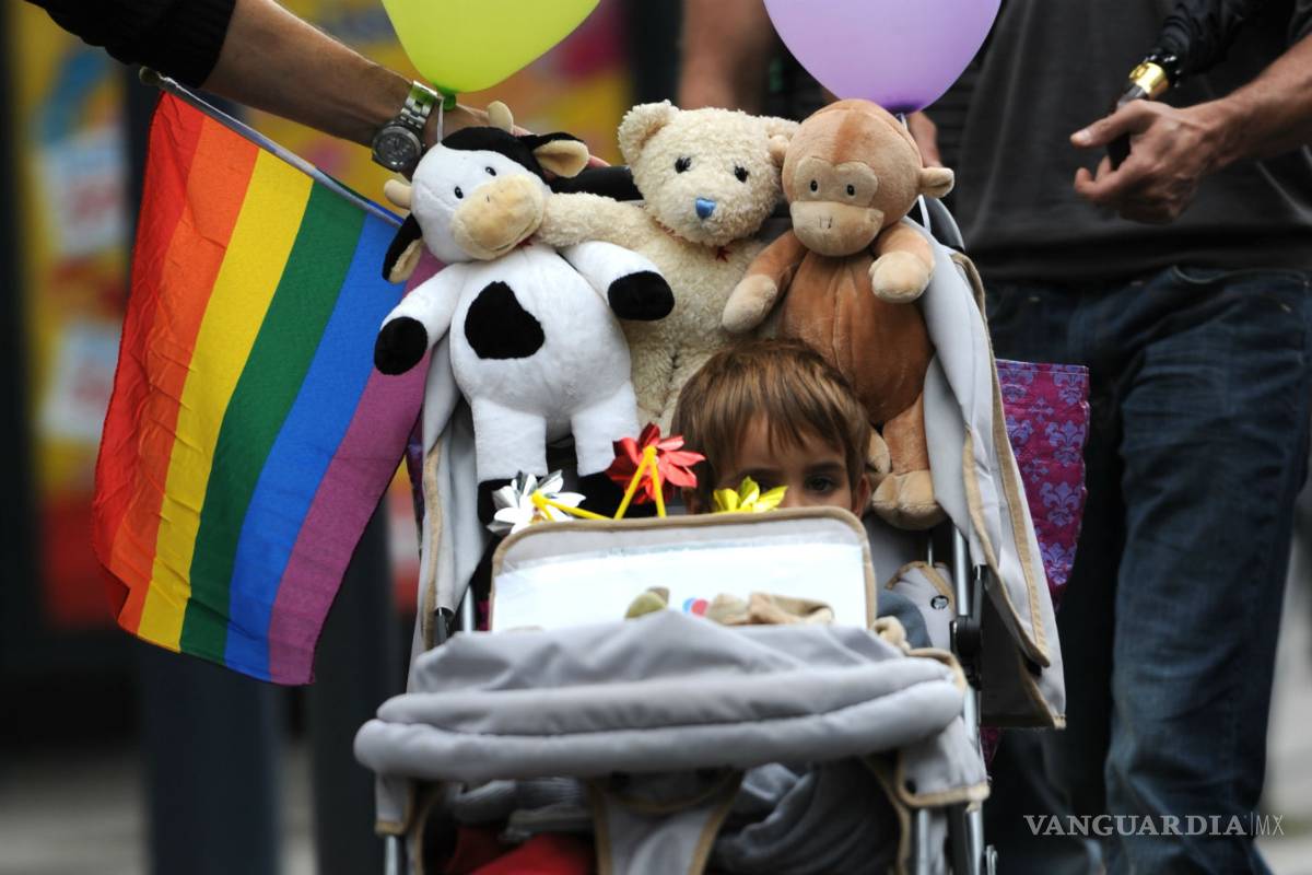 Colombia posibilita adopción a parejas gay