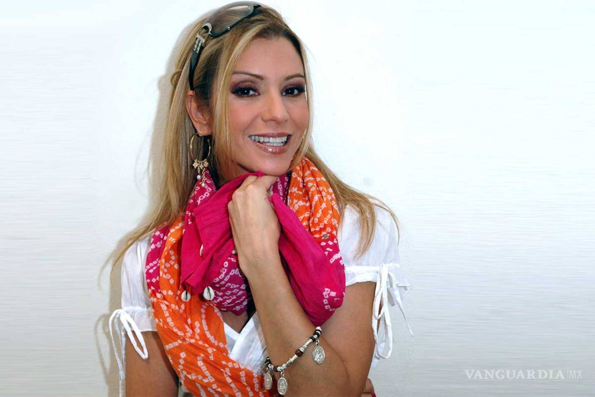 Guardaespaldas roba y golpea a Daniela Castro