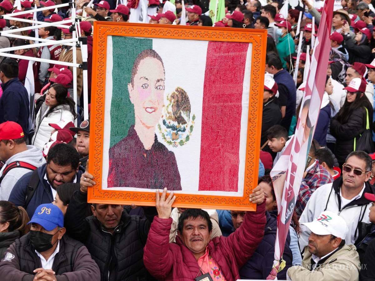 $!Simpatizantes de Morena asistieron al Zócalo capitalino al primer informe de Claudia Sheinbaum, presidenta constitucional de los Estados Unidos Mexicanos | Foto: Cuartoscuro