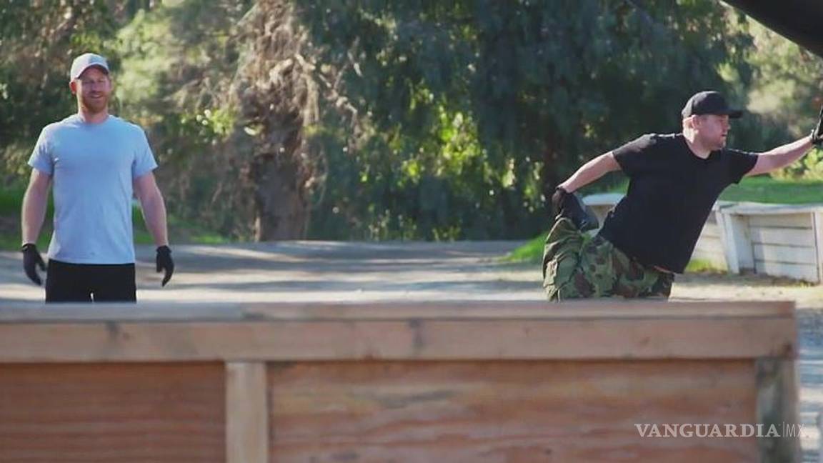 $!‘Necesitaba sacar a mi familia de ahí’, el Príncipe Harry habla por primera vez sobre su salida de la realeza británica (video)