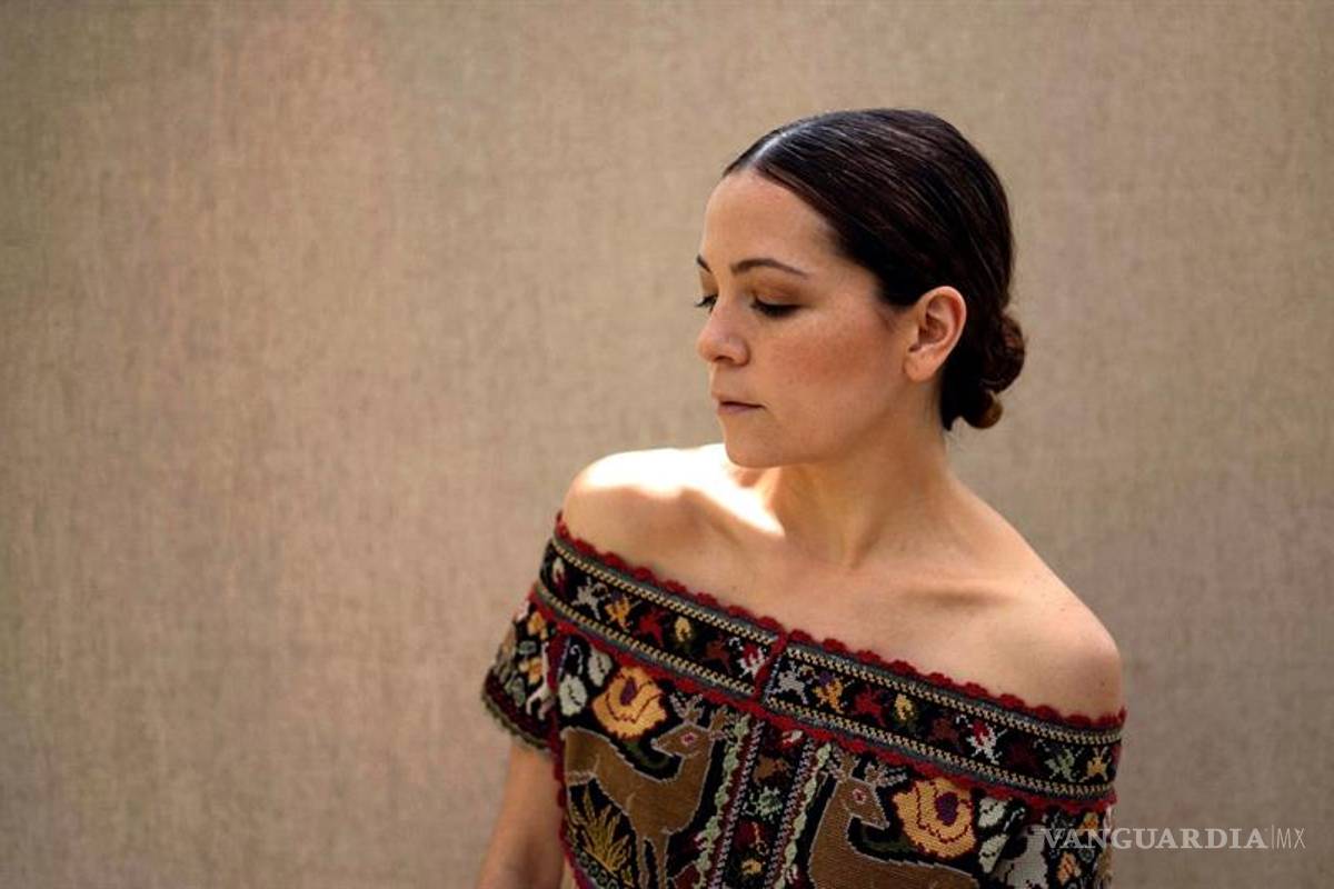 Lafourcade retoma los sonidos de México en “Un canto por México, vol. 2&quot;