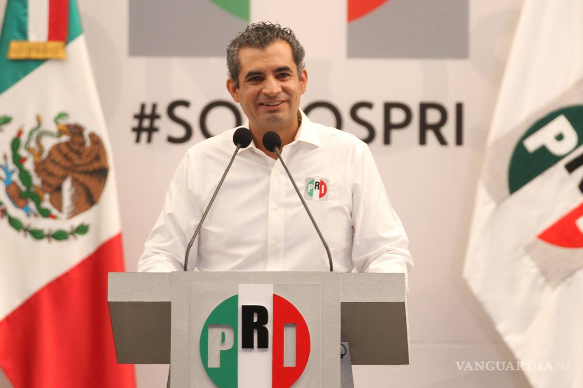 Ochoa Reza confirma que permanecerá al frente del PRI