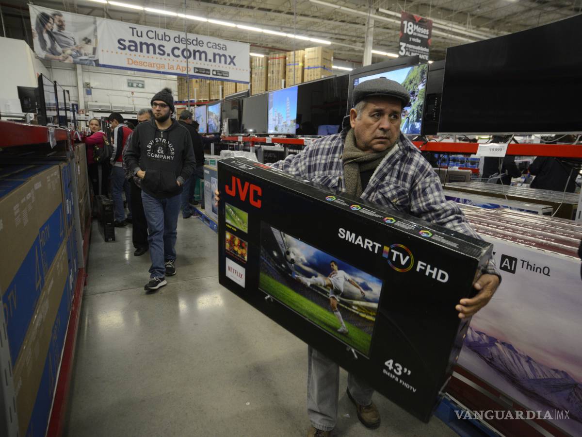 $!Arranca Buen Fin en Saltillo sin importar el frío; ya había filas desde ayer