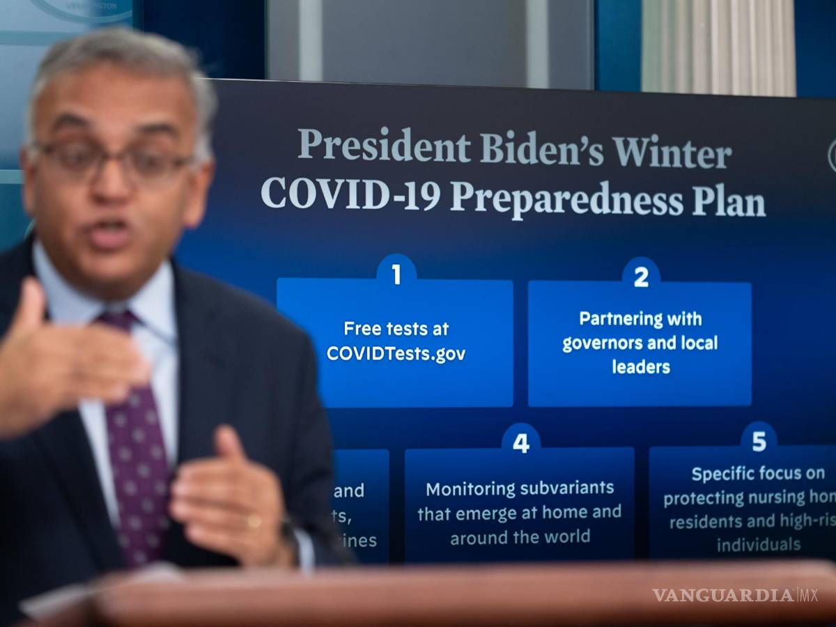 $!Ashish Jha, coordinador de respuesta a pandemias del gobierno de Biden, responde preguntas en la Casa Blanca en Washington el jueves 15 de diciembre de 2022. (Cheriss May/The New York Times)