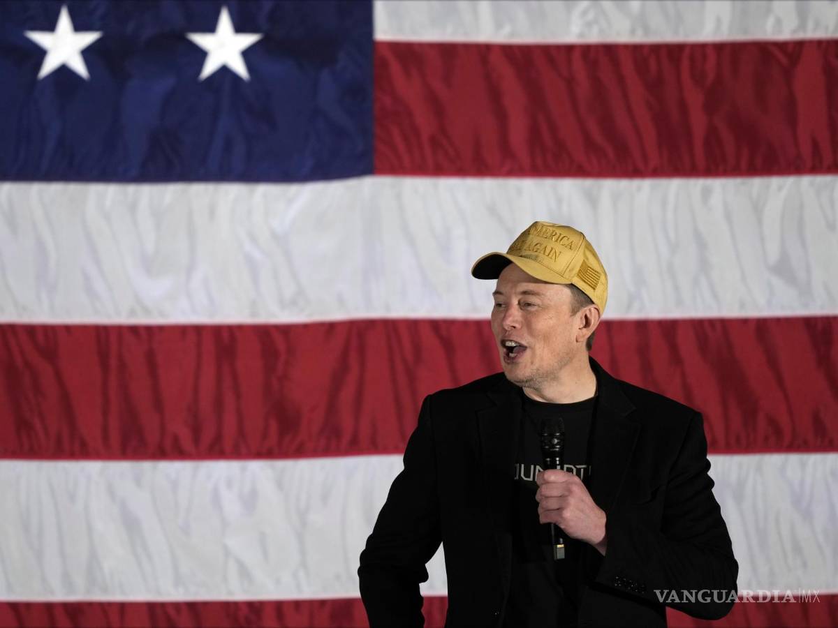 $!Elon Musk habla da su apoyo al candidato presidencial republicano, el ex presidente Donald Trump, en Folsom, Pensilvania.