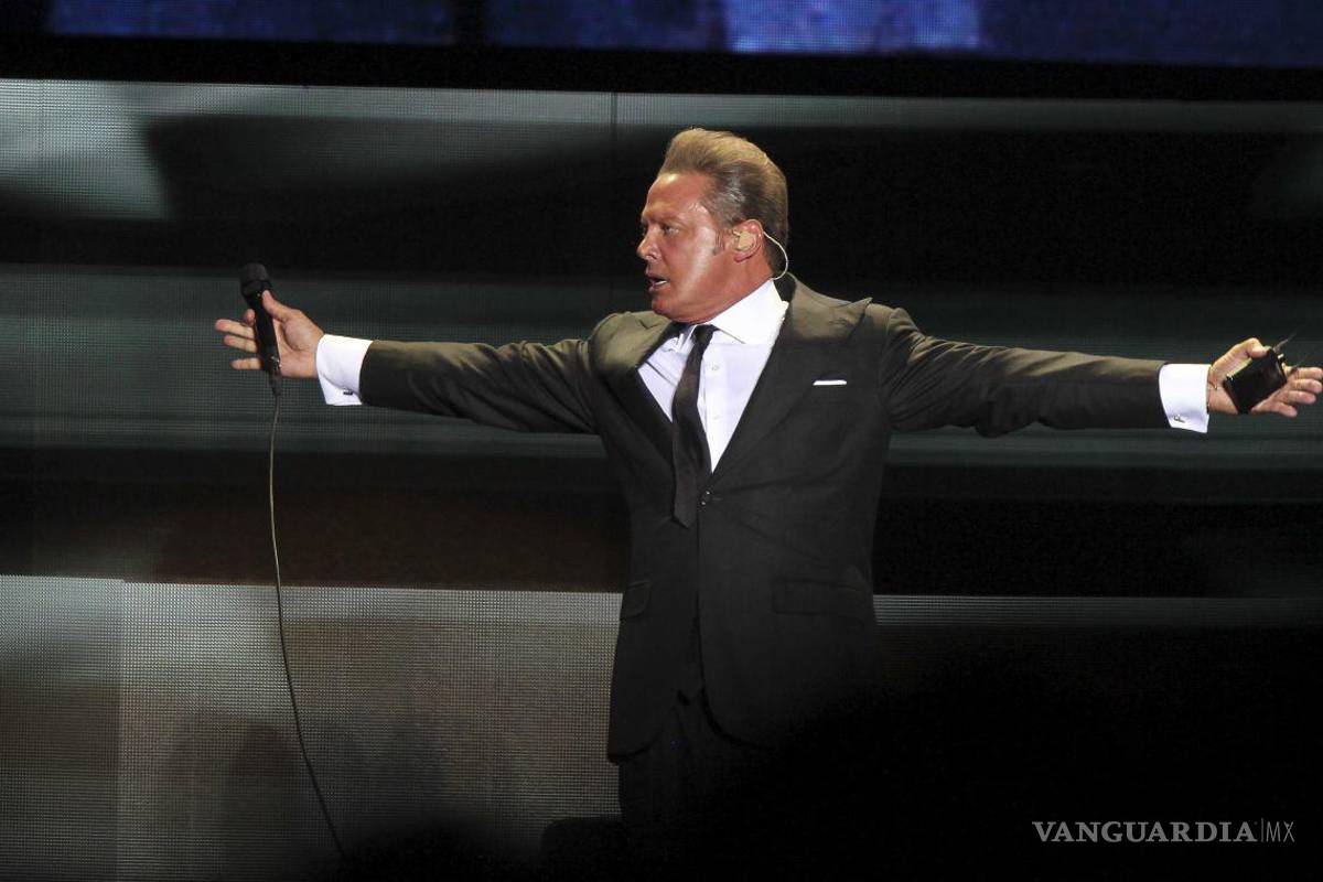 Biografía de Luisito Rey muestra la difícil niñez de Luis Miguel