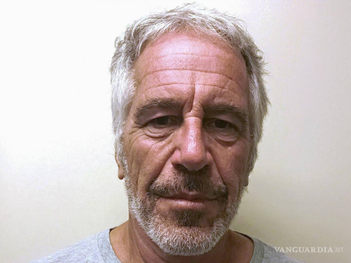 $!Las transcripciones muestran que el gran jurado escuchó testimonio de que Epstein, que entonces tenía unos 40 años, había violado a adolescentes de tan solo 14 años en su mansión