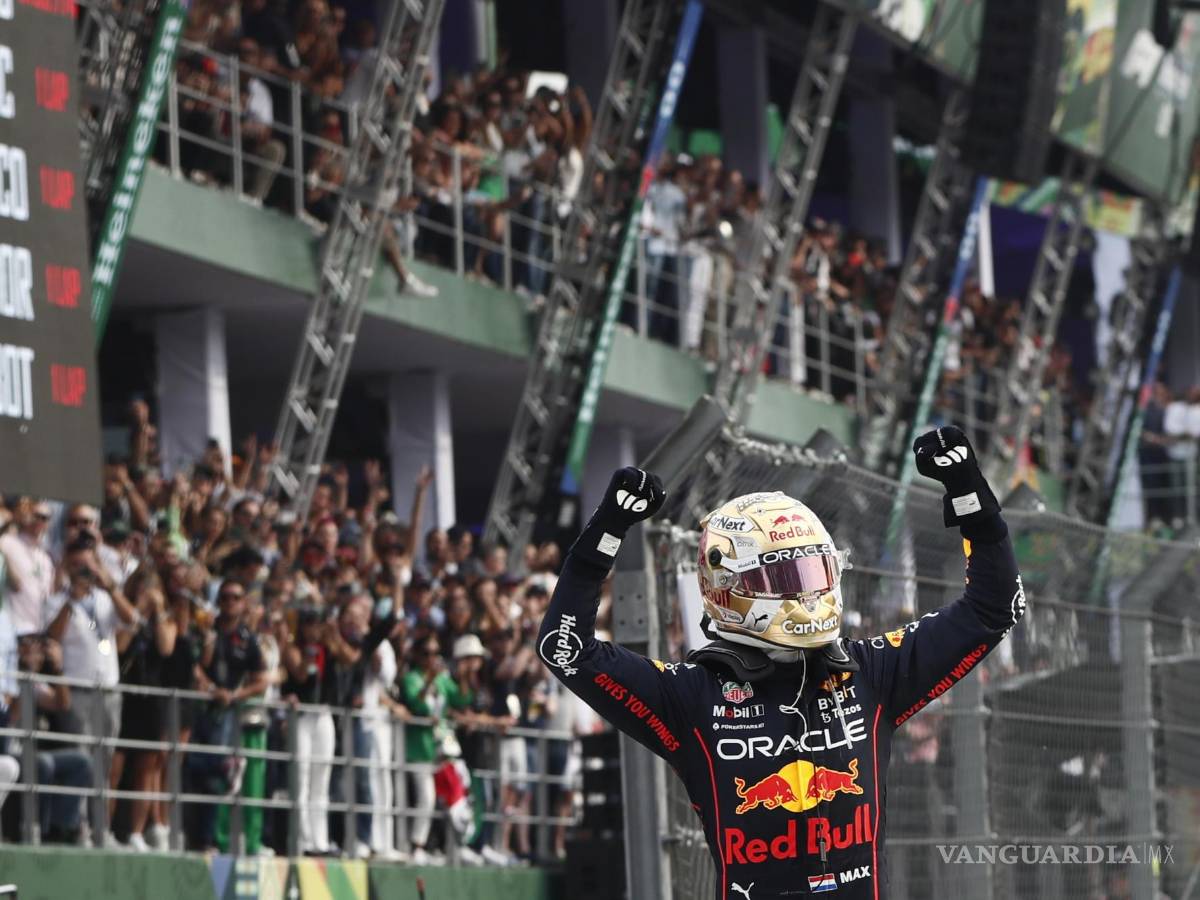 $!El holandés Max Vertapeppen, de Red Bull Racing, celebra al ganar en el Gran Premio de Fórmula Uno de Ciudad de México.