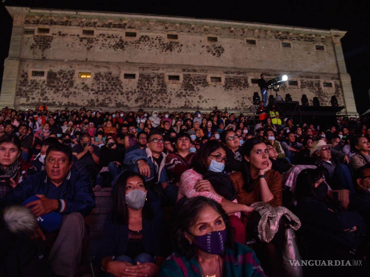 $!El público escucha a Hyesang Park, y María Katzarava en el concierto inaugural del 50 Festival Internacional Cervantino.