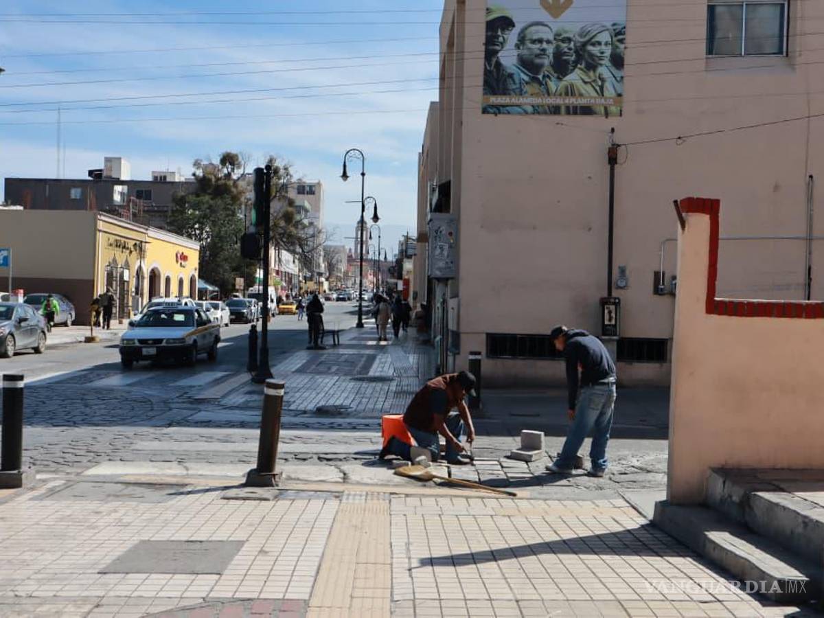 $!Las labores reducen riesgos de accidentes al eliminar hundimientos y pavimento dañado.