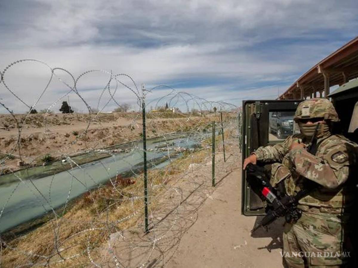 $!No solo afectaría a humanos, sostienen que seguramente hay animales atrapados y lastimados a lo largo de las barricadas de alambre de navajas
