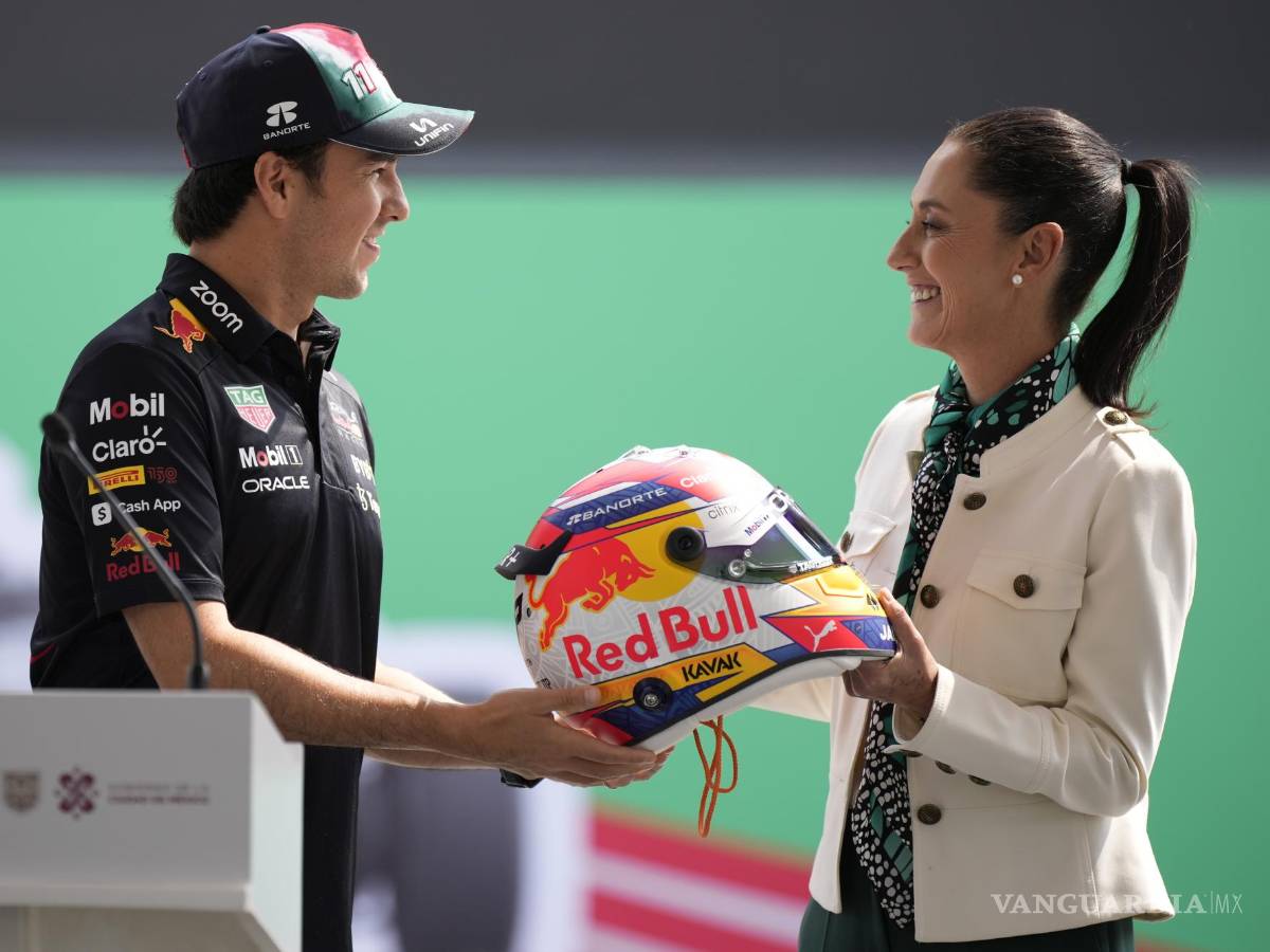 $![Bull Racing, entrega un casco a la jefa de gobierno de Ciudad de México Claudia Sheinbaum hoy]
