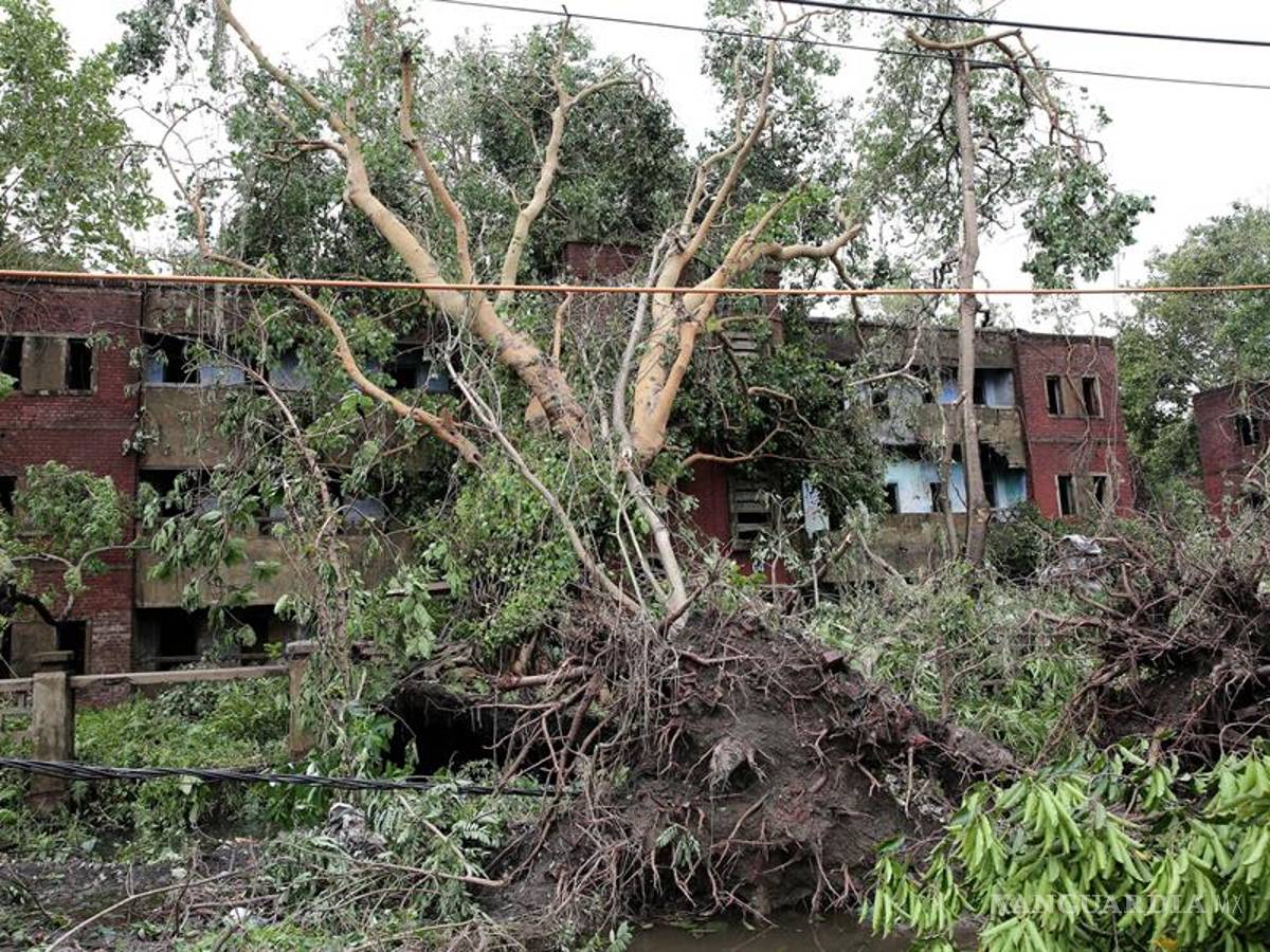 $!Super ciclón Amphan arrasa y destroza todo lo que se interpone en su paso por la India y Bangladesh (fotos)
