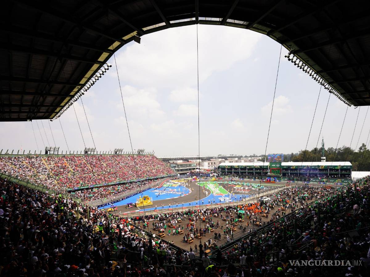 $!Aficionados previo al Gran Premio de Fórmula Uno de Ciudad de México en el Autódromo Hermanos Rodríguez en Ciudad de México (México).