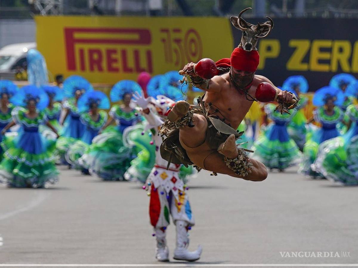 $!Artistas actúan previo al Gran Premio de Fórmula Uno de Ciudad de México en el Autódromo Hermanos Rodríguez en Ciudad de México (México).