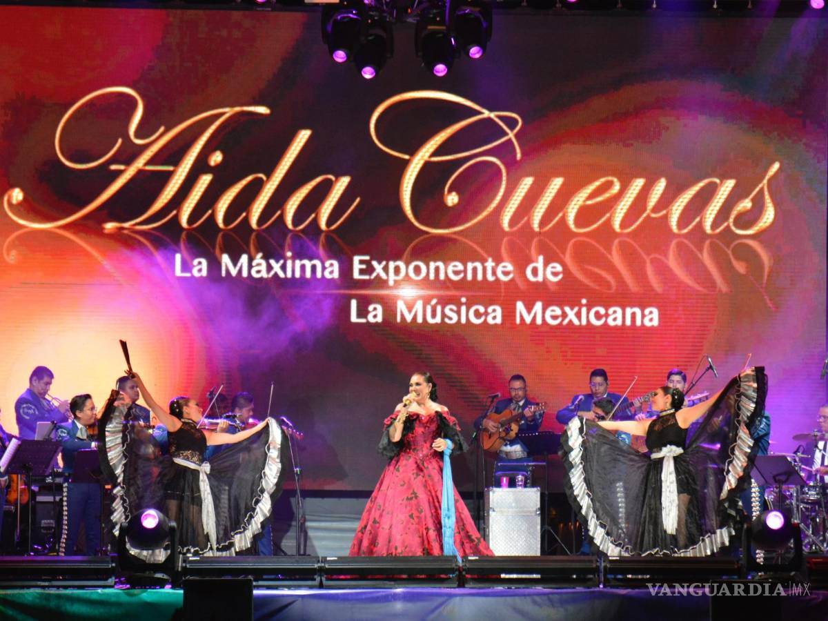 $!Aida Cuevas pone a cantar a los saltillenses en concierto gratuito