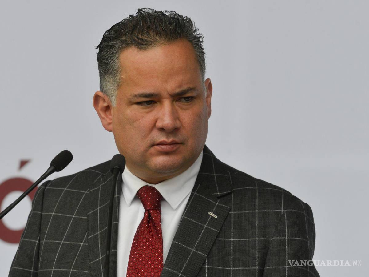 $!Imagen del 27 de agosto de 2021. Santiago Nieto, titular de la Unidad de Inteligencia Financiera (UIF) durante su salida del cuarto día de actividades de la reunión plenaria del grupo parlamentario de Morena de la Cámara de Diputados. Cuartoscuro/Mario Jasso