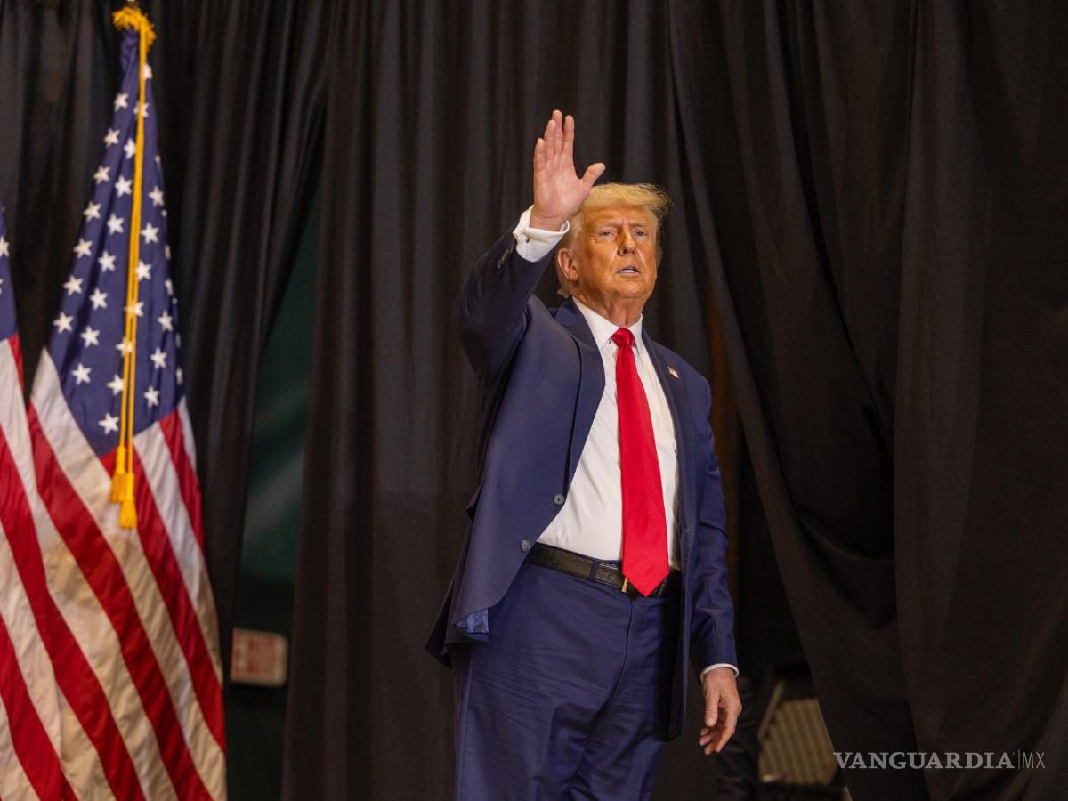 $!El expresidente Donald Trump, candidato presidencial republicano, habla durante un evento de campaña en Clive, Iowa.