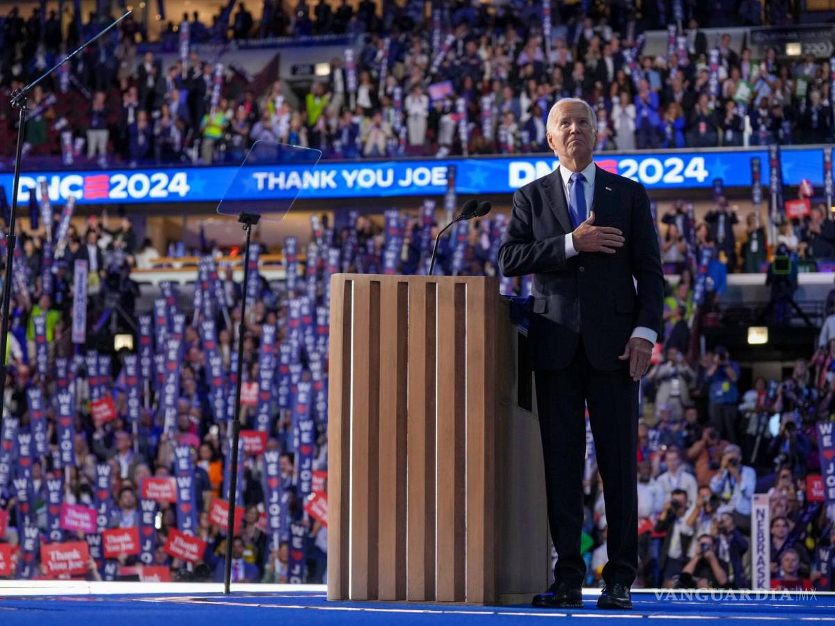 $!El presidente Joe Biden agradeciendo a la multitud en la Convención Nacional Demócrata en el United Center de Chicago.