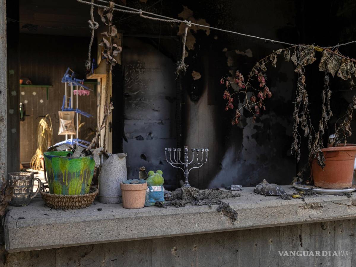 $!Una casa que fue quemada en el ataque de Hamás del 7 de octubre en Kissufim, un kibutz israelí, el 1 de noviembre de 2023.