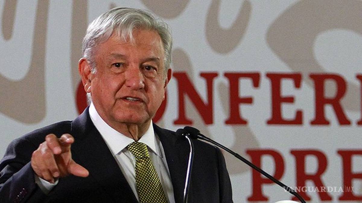 AMLO sugiere a los partidos regresar la mitad de sus recursos