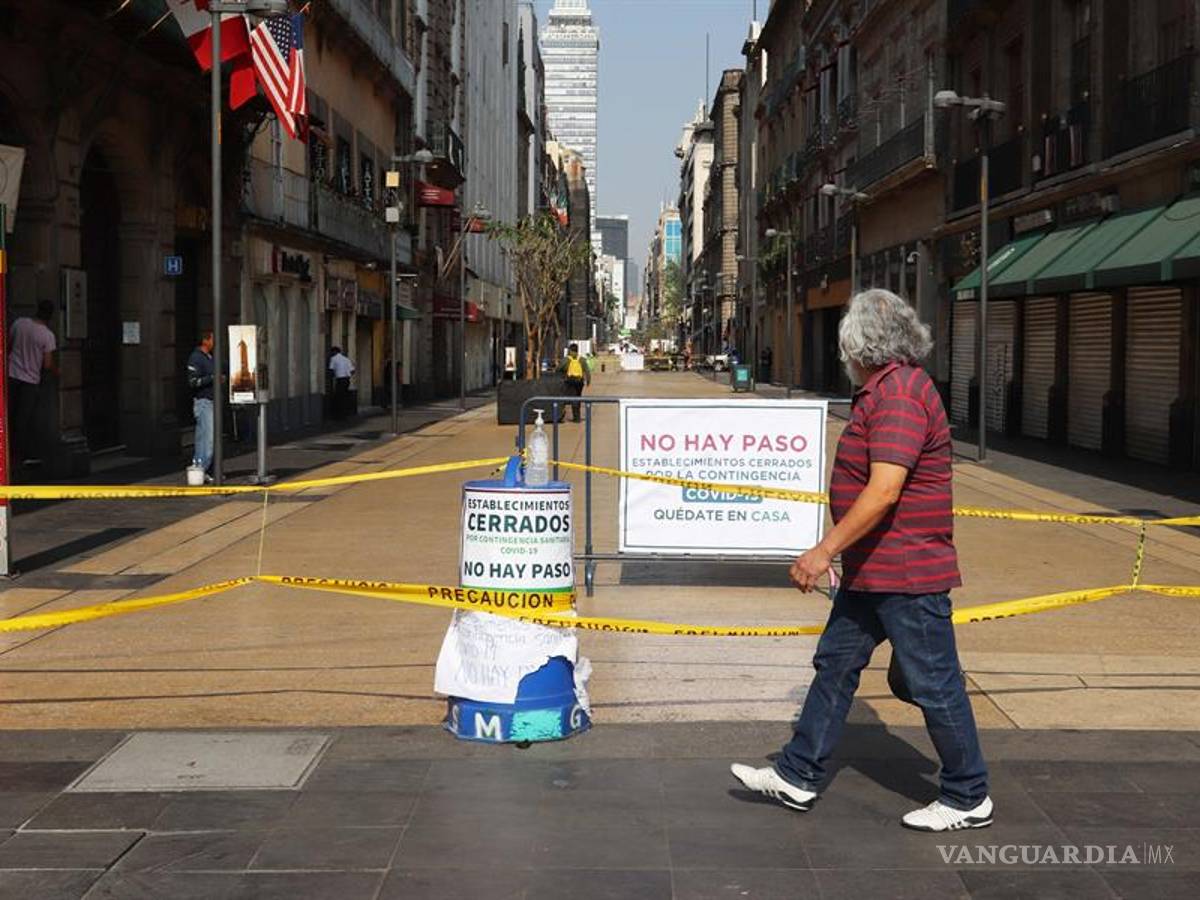 $!Coronavirus: El emblemático Zócalo de Ciudad de la CDMX luce desértico por el COVID-19