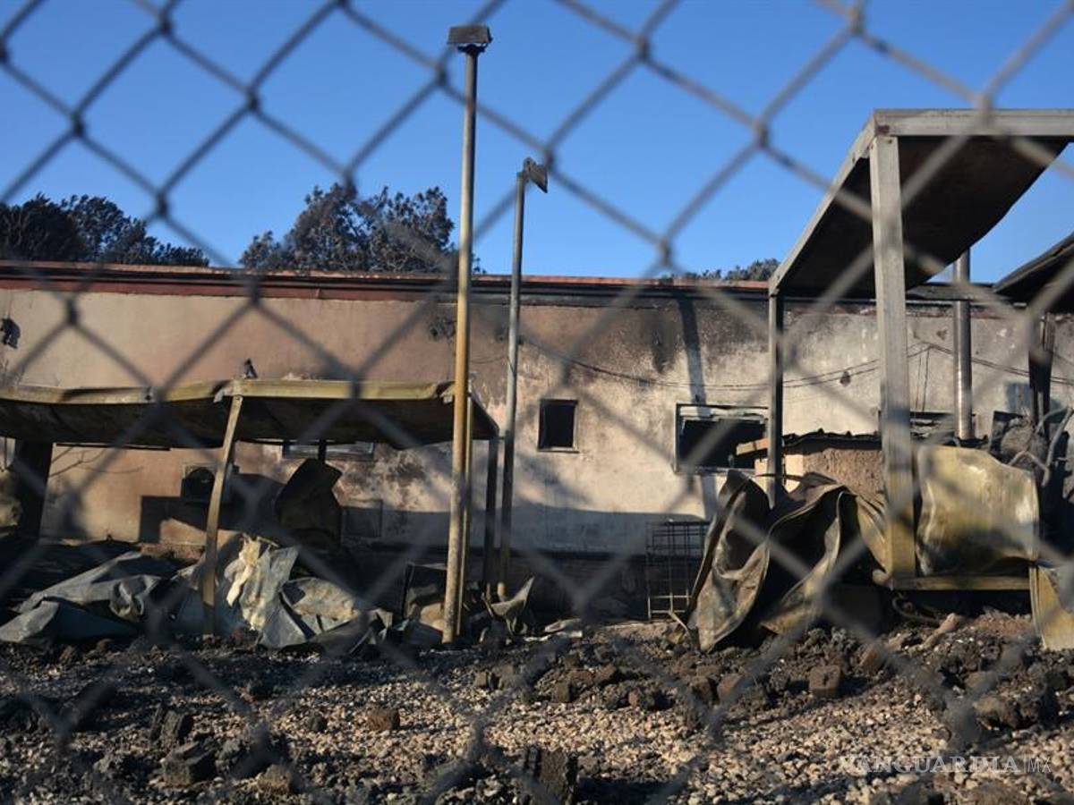 $!Incendio consume el campo de refugiados de Moria en la isla de Lesbos en Grecia