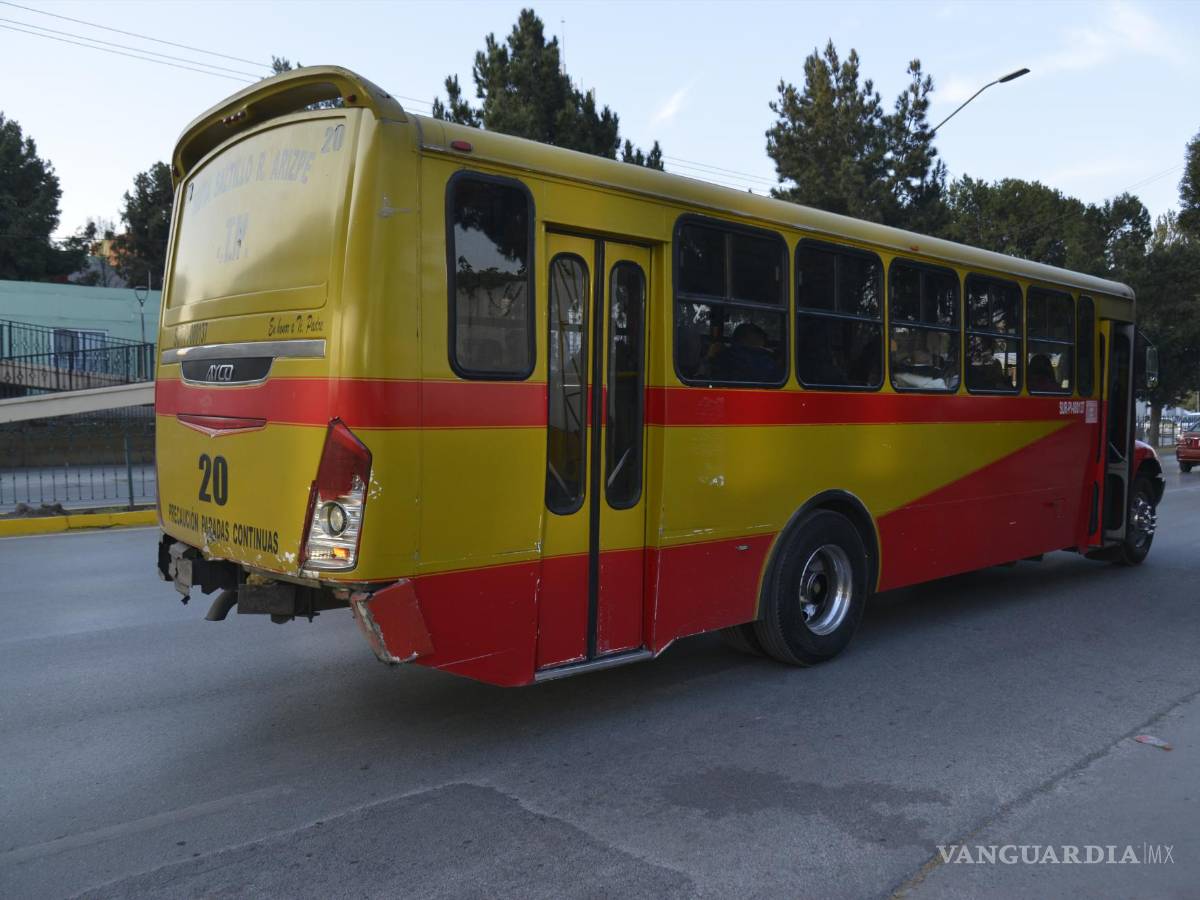 $!Además de las complicaciones que denuncian usuarios con el retraso de la ruta, también señalaron que los choferes no están respetando la tarifa de estudiantes.