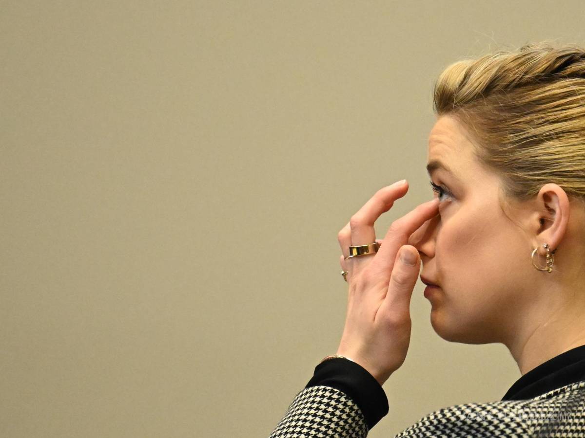 $!La actriz estadounidense Amber Heard llega al juzgado de circuito del condado de Fairfax en Fairfax, Virginia.