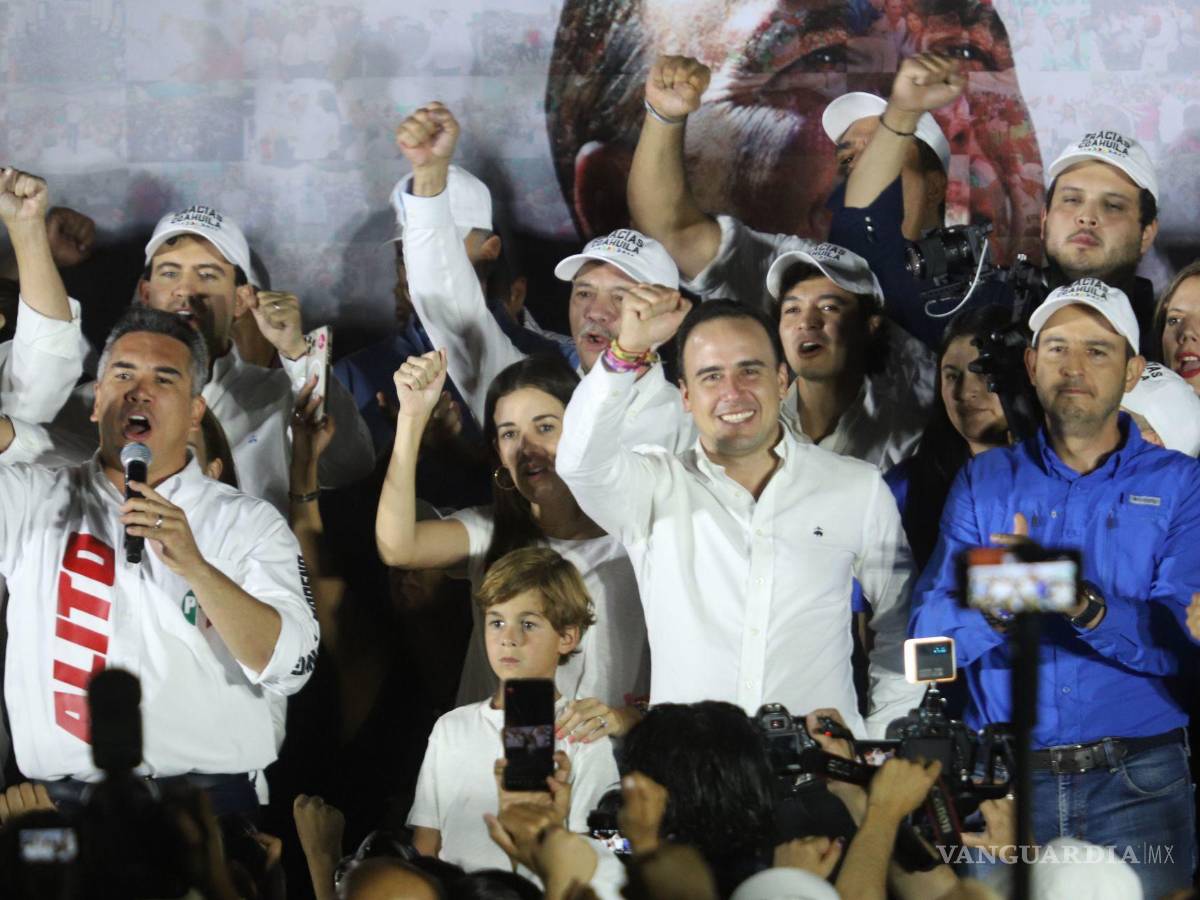 $!Manolo Jiménez, candidato a la gubernatura de Coahuila por el PRI-PAN-PRD, festejo su virtual triunfo en las elecciones.