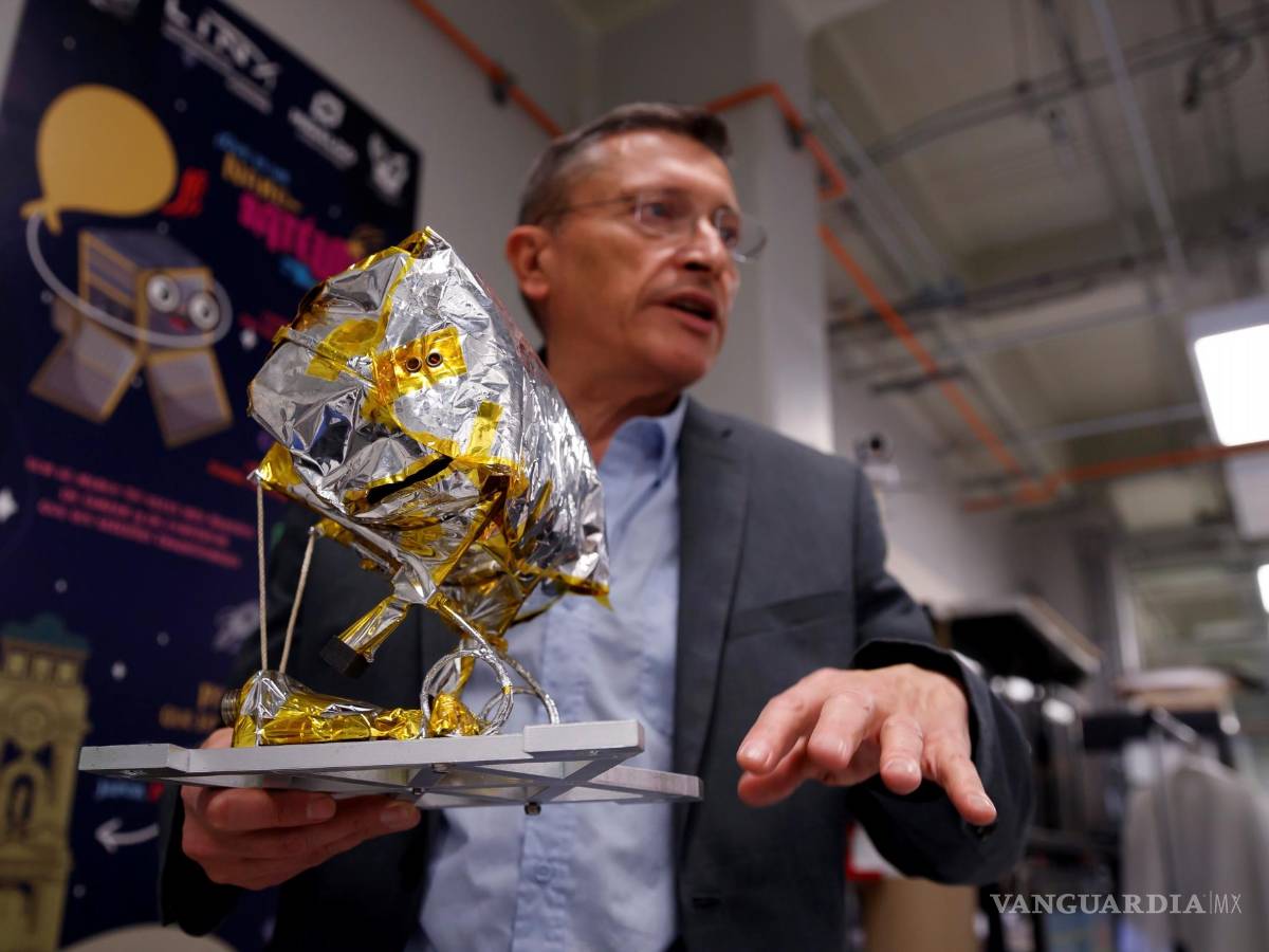 $!El doctor del laboratorio de instrumentación espacial (LINX) del Instituto de Ciencias Nucleares de la UNAM, Gustavo Medina Tanco. EFE/José Méndez