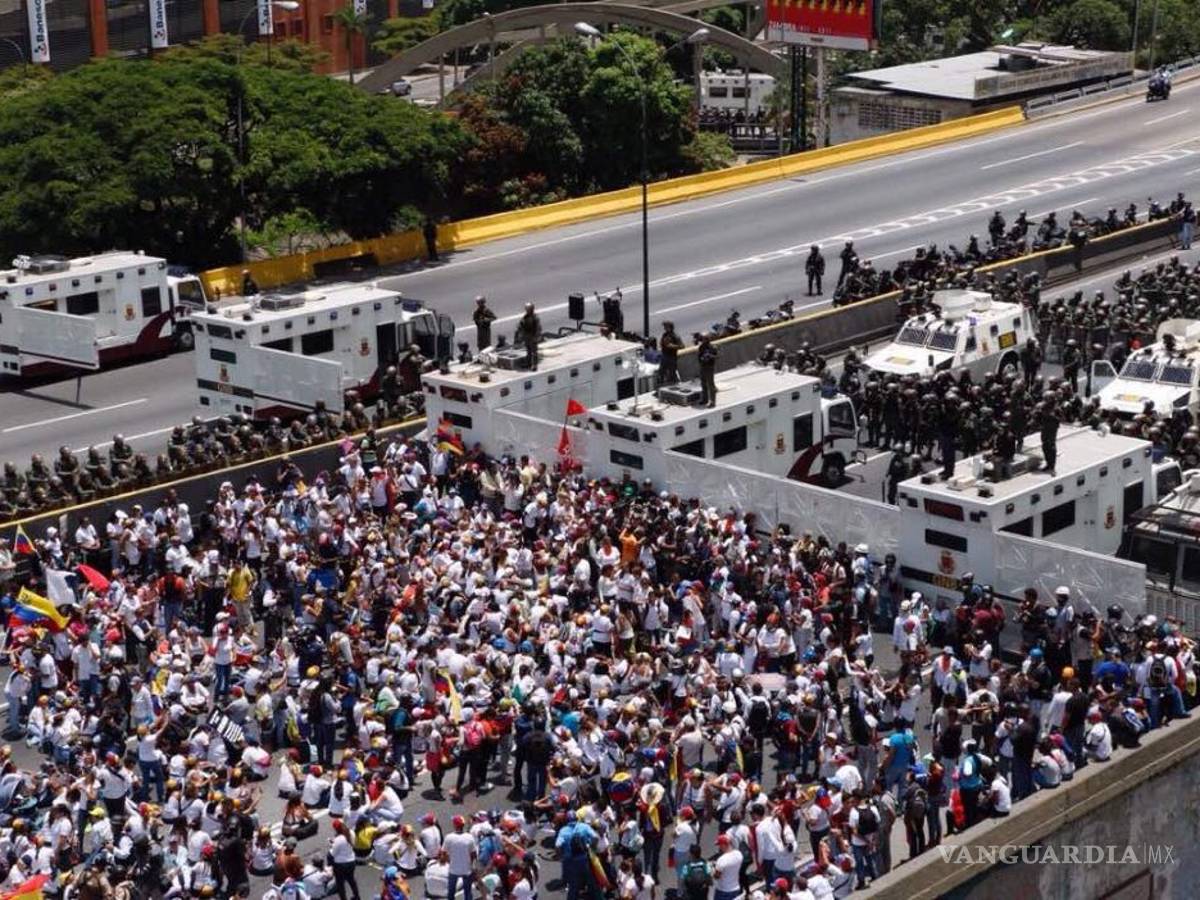 $!Mujeres protestan contra la represión en Venezuela