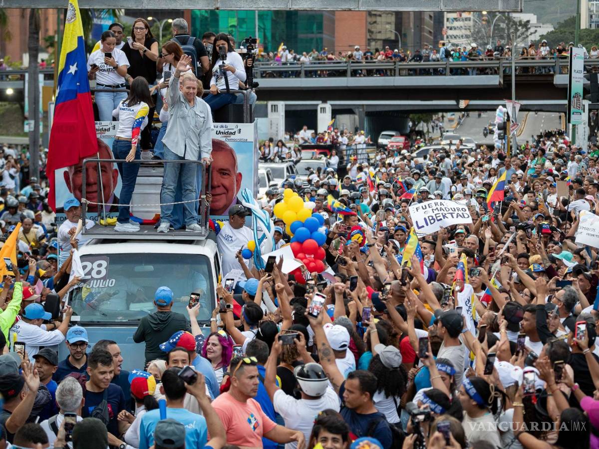 $!EL candidato a la presidencia de Venezuela, Edmundo González Urrutia antes de su cierre de campaña, en Caracas, Venezuela.