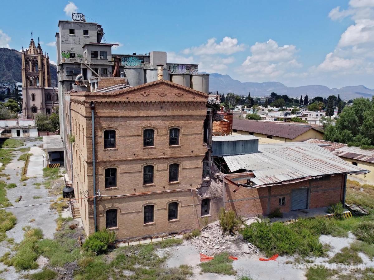 $!Imagen de la estructura exterior del molino, destacando la necesidad urgente de intervención.
