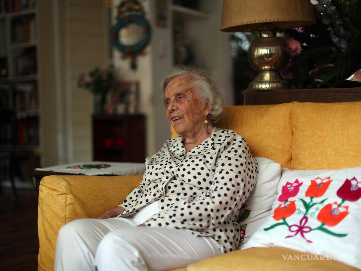 $!La periodista y escritora mexicana Elena Poniatowska en Ciudad de México.