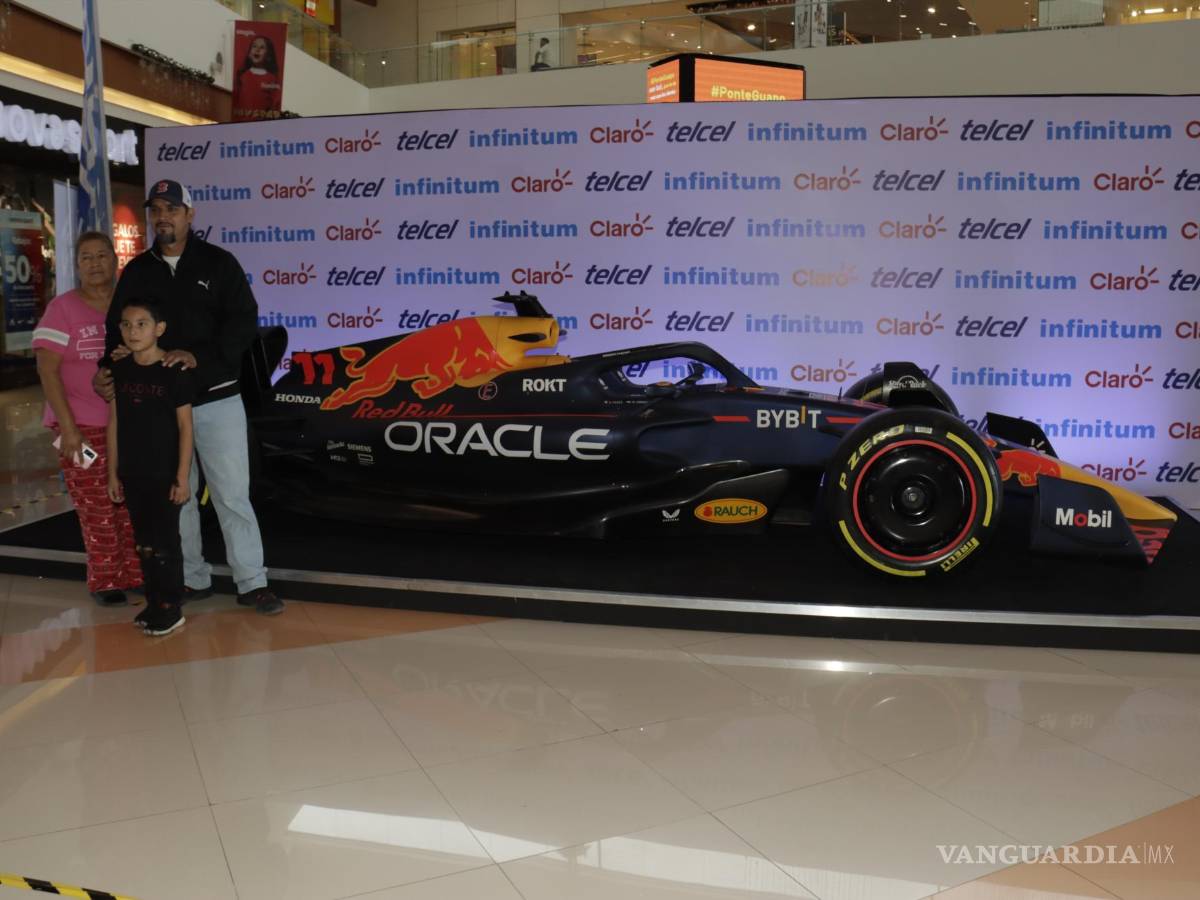 $!La gente puede acudir desde este jueves hasta el sábado para tomarse la foto con el monoplaza.